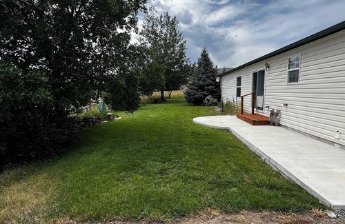 Livingston House | Charming rural setting 2-bedroom house in brilliant Livingston with WiFi and AC.