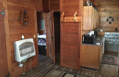 Frenchburg House | Charming rustic cottage in a beautiful wooded area