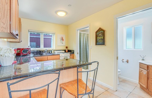 Westside Santa Cruz Apartment | Charming Santa Cruz Studio w/Private Hot Tub