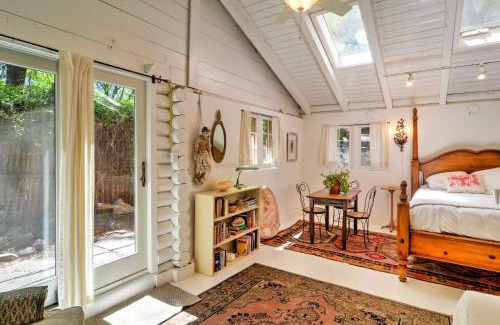 Tesuque House | Charming Santa Fe Studio Cabin with Patio and Yard!