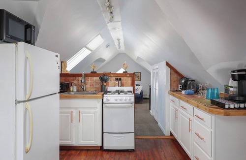 Sea Bright Condo | Charming Sea Bright 1BR Condo - Private Deck, Ocean Views, Beach Badges & More!