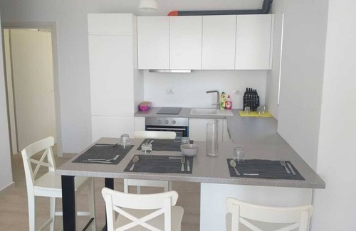 Aliko Apartment | Charming Seafront Appartment