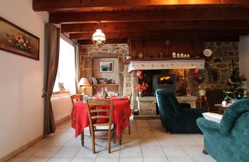 Vrasville Cottage | Charming Seaside Cottage for 4 with Fireplace, Garden, and Modern Amenities in Vicq-sur-Mer