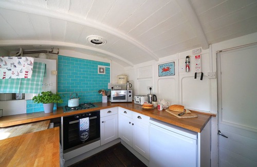 Selsey House | Charming Seaside Home, Full of Character (Old railway carriages) Pet Friendly,
