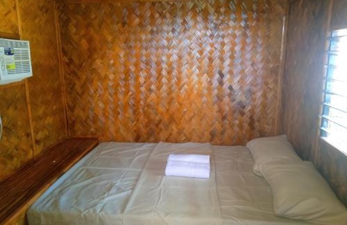 Coron Town Proper Ski Chalet | Charming seaview chalet with AC, kitchen, downtown