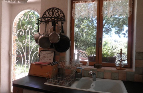 Pougnadoresse Cottage | Charming self-catering stone cottage in the UZES region with shared swimming pool