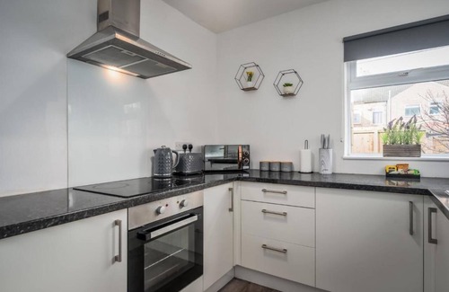 Goole House | Charming & Spacious 4-BR Home in Goole