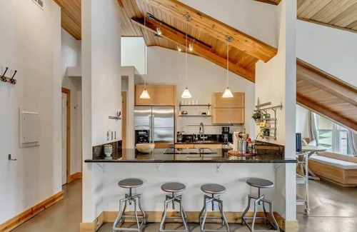 North Park City Apartment | Charming, Spactious Empire House 3B - 1 Minute Walk to Ski - Sleeps 5