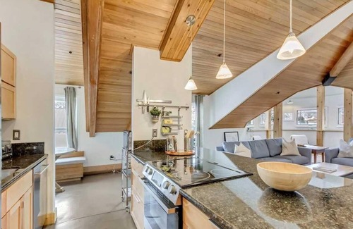 North Park City Apartment | Charming, Spactious Empire House 3B - 1 Minute Walk to Ski - Sleeps 5