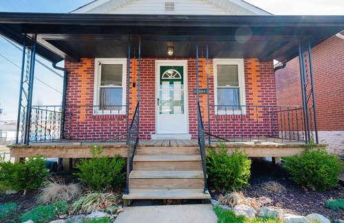 St. Louis House | Charming Sparking Clean Renovated CityHouse 5mins Botanical Garden