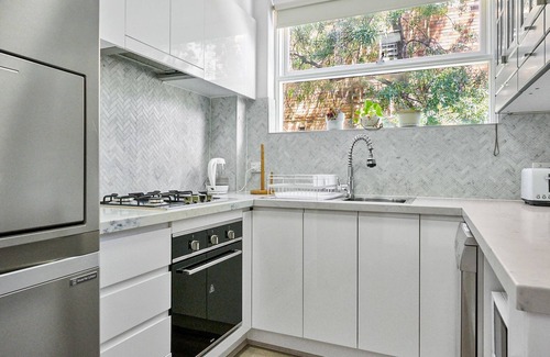 St. Kilda East Apartment | Charming St Kilda East 1-Bedroom