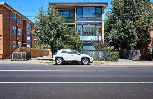 St. Kilda East Apartment | Charming St Kilda East 1-Bedroom