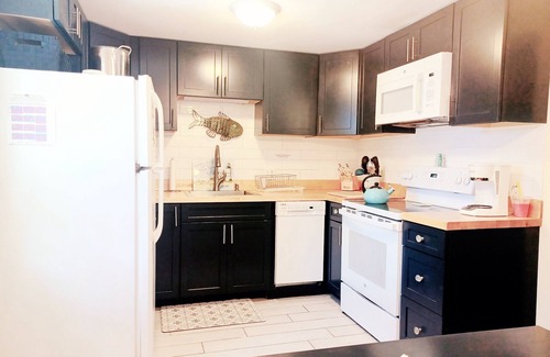 Teaticket House | Charming 'Starfish Cottage' - Walk to Perch Pond and Great Bay