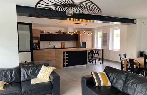 Mareau-aux-Bois Cottage | Charming Stone House with Park, Game Room, High-Speed WiFi, and Tennis Nearby
