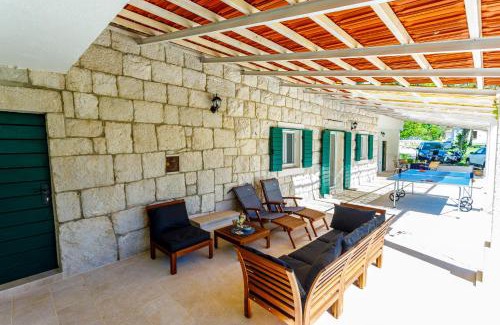 Central Dalmatia House | Charming stone house with private pool & jacuzzi - Holiday Home Vera