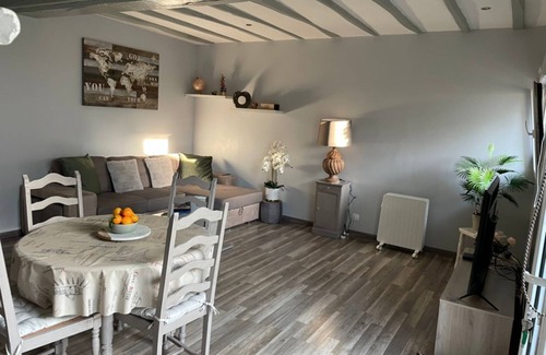 Ecouflant House | Charming stone house on the waterfront in a small family village