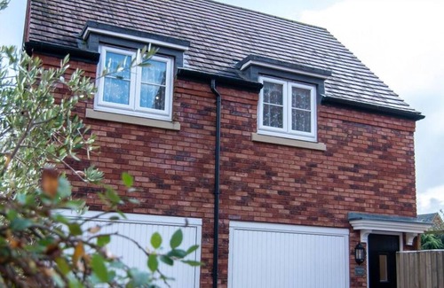Coleford Apartment | Charming Studio Apartment Ideal for Short and Longer Staysnn