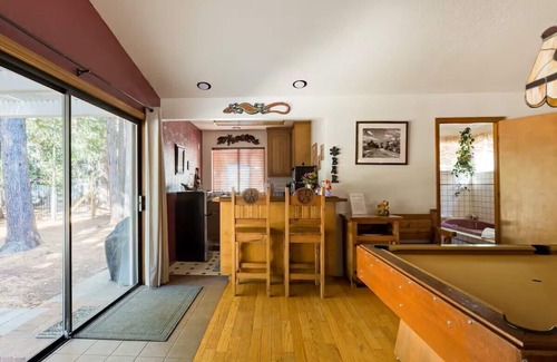 Grizzly Flats Apartment | Charming studio in quaint Grizzly Flats with WiFi, AC, pool table, jetted tub.