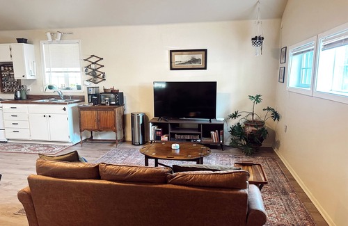 Philomath Apartment | Charming studio in brilliant Philomath with AC, WiFi