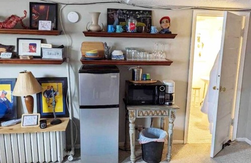 Uptown Apartment | Charming studio in Uptown Minneapolis near Lake of the Isles