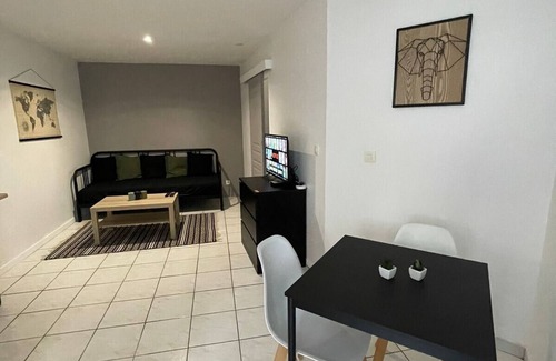 Issoudun Apartment | Charming Studio "L'Arnon" in Issoudun - WIFI