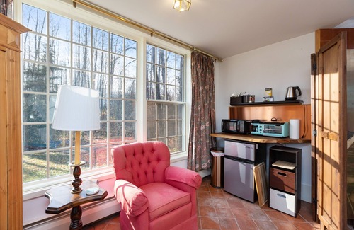 University Area Apartment | Charming studio on three acres with a back deck - close to university - dogs OK