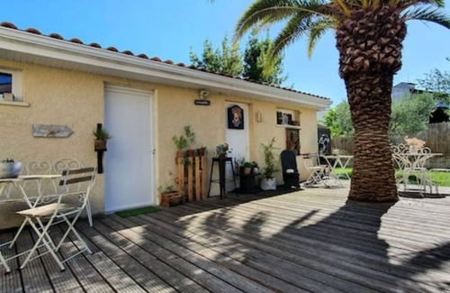Lestonat - Monsejour Apartment | Charming studio with sofa bed