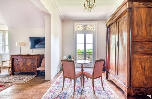 Bouchemaine Bed & Breakfast | Charming suite with sauna at Château Le Fresne