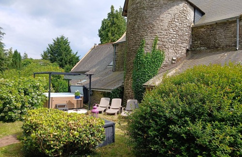 La Vraie-Croix Bed & Breakfast | Charming suites with SPA and private sauna in a manor house.