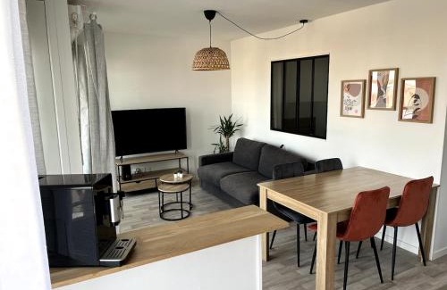 Meyzieu Apartment | Charming T3 - Garage - Balcon