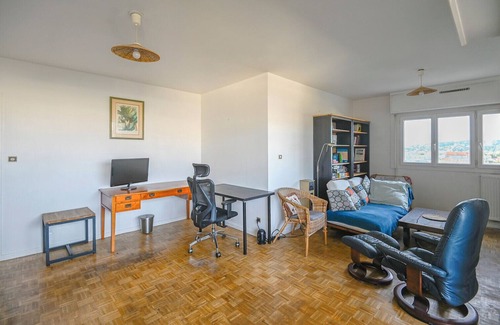 Mazargues Apartment | Charming T3 with balcony and view