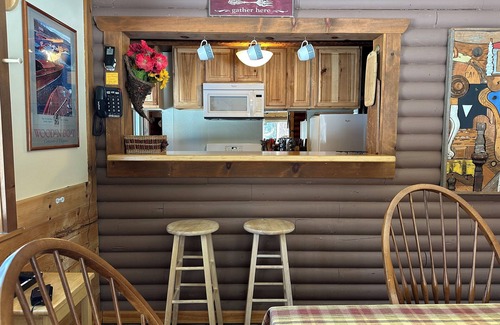 Tahoe Pines Cabin | Charming Tahoe Pines Log Cabin at low elevation. See discounts. Fast internet!