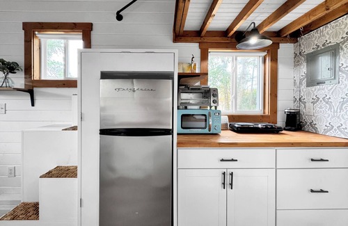 Northwest Pensacola Cabin | Charming Tiny House Retreat in Pensacola - Relax, Explore, Enjoy!