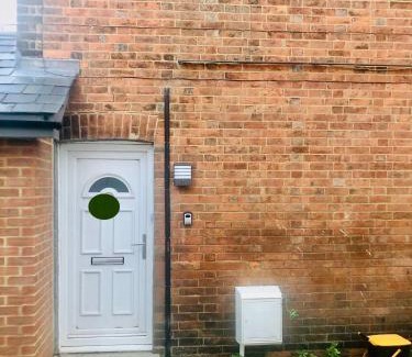 Five Oak Green Apartment | Charming Town centre 3 double beds home free parking