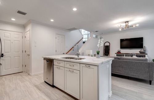 Alden Bridge House | Charming Townhome, 3 beds, 2.1 baths, 2 car garage