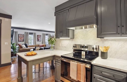 Old West Broad Neighborhood Condo | Charming Townhome | Free Parking