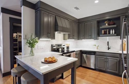 Old West Broad Neighborhood Condo | Charming Townhome | Free Parking