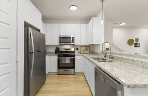 Castroville House | Charming Townhome + Sea World + Lackland + Pickleball Courts