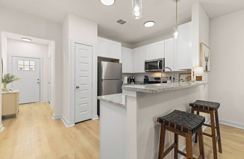 Castroville House | Charming Townhome + Sea World + Lackland + Pickleball Courts