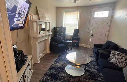 St. Louis House | Charming townhome with WiFi and AC in lovely St. Louis