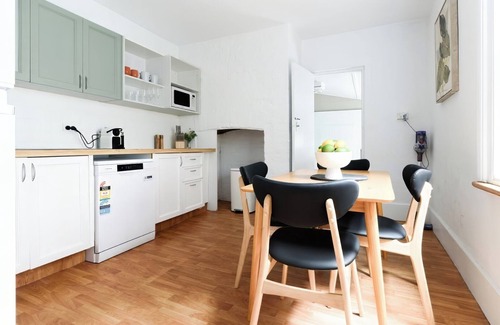 Launceston CBD Apartment | Charming Townhouse Steps Away from Shops