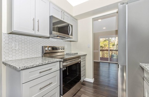 Germantown House | Charming Townhouse in Germantown, MD - Sleeps 10