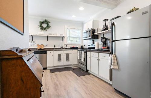 Austin Ave. House | Charming Townhouse in Downtown Waco!