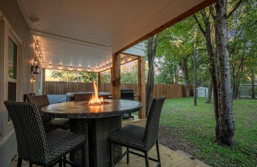 Austin Ave. House | Charming Townhouse in Downtown Waco!