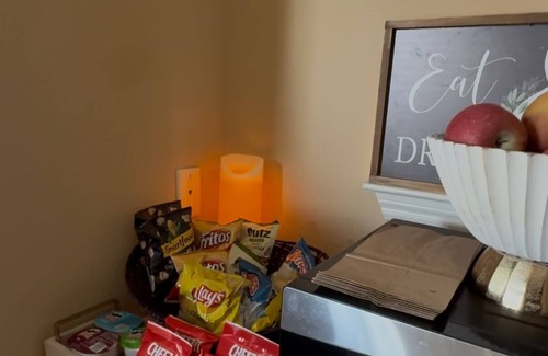 Auburn House | Charming -Tranquility Guest-Rm Suite in Auburn with Breakfast, Snacks, AC & WiFi