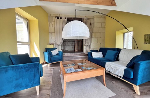 Gennes-Val-de-Loire House | Charming tufa house with garden and views over the village