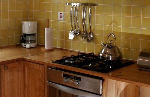 Templenoe Cottage | Charming Two Bedroom Cottage with Magnificent Sea Views. 10 minutes from Kenmare