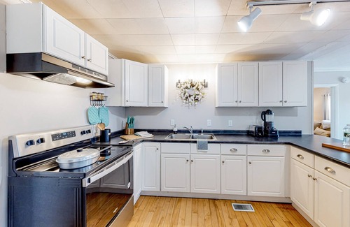 Colchester House | Charming two-story duplex with a full kitchen & grassy yard - near Mallets Bay