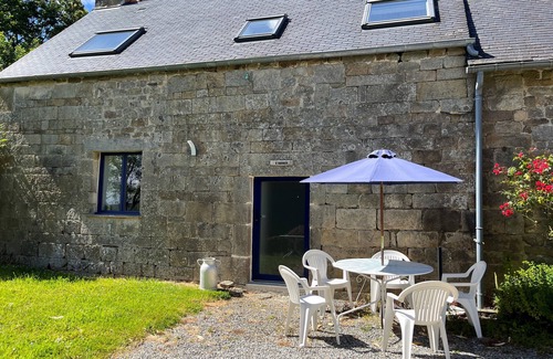 Ploerdut House | Charming typical house in a green setting Heated indoor swimming pool
