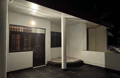 Panadura House | Charming upper level 2-bedroom house in tranquil Panadura with WiFi, AC